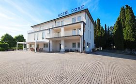 Hotel Dore